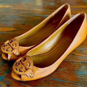 Tory Burch Peep Toe Leather Brown Logo Small Wedge Shoes 7M